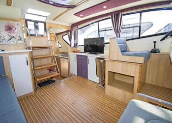 Boat interior image 4